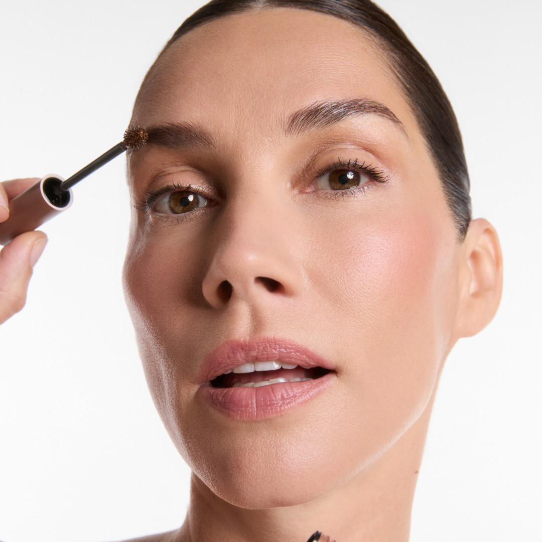 Smooche Fibre Brow Gel Dark Brown Model