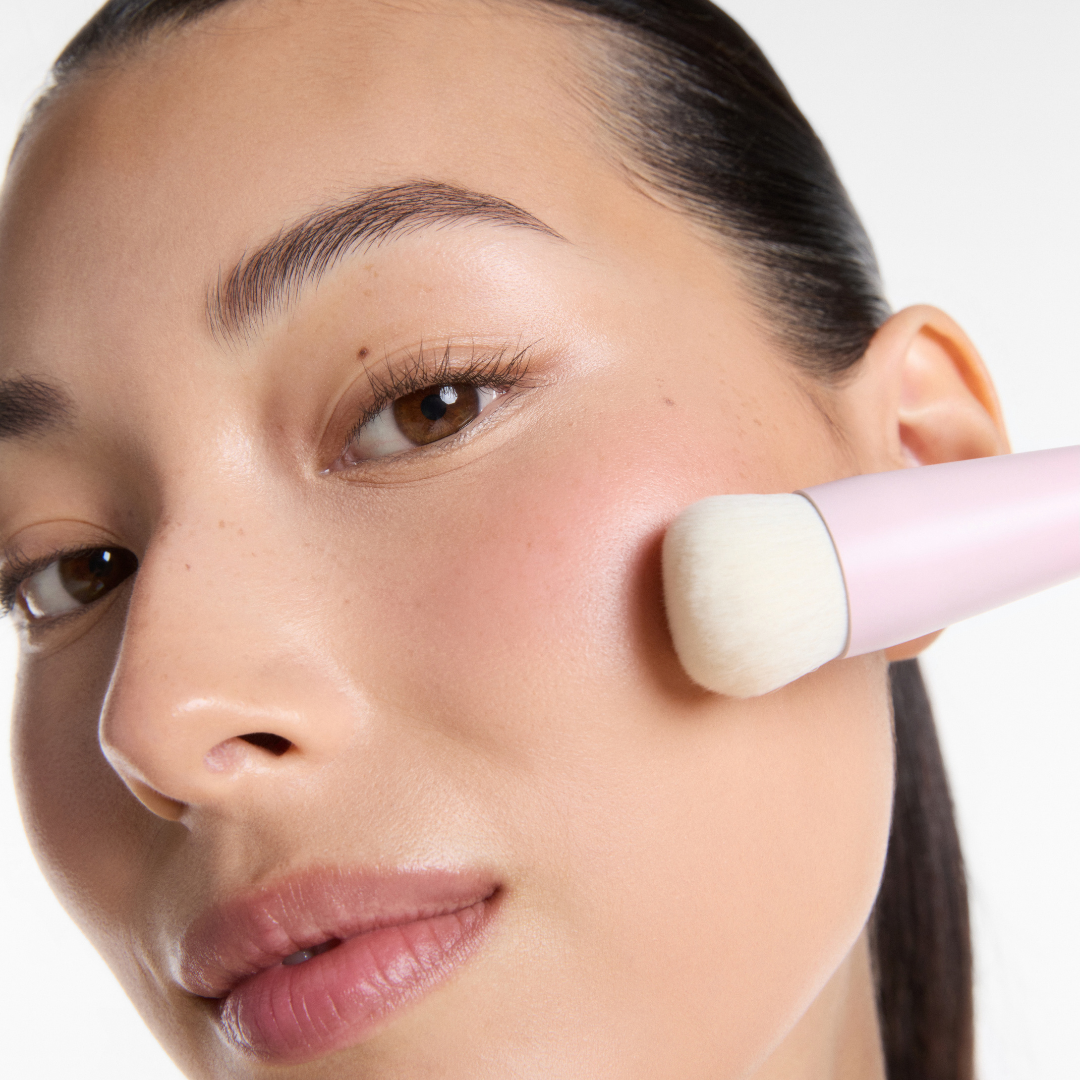 Smooche Liquid Blender Brush Application