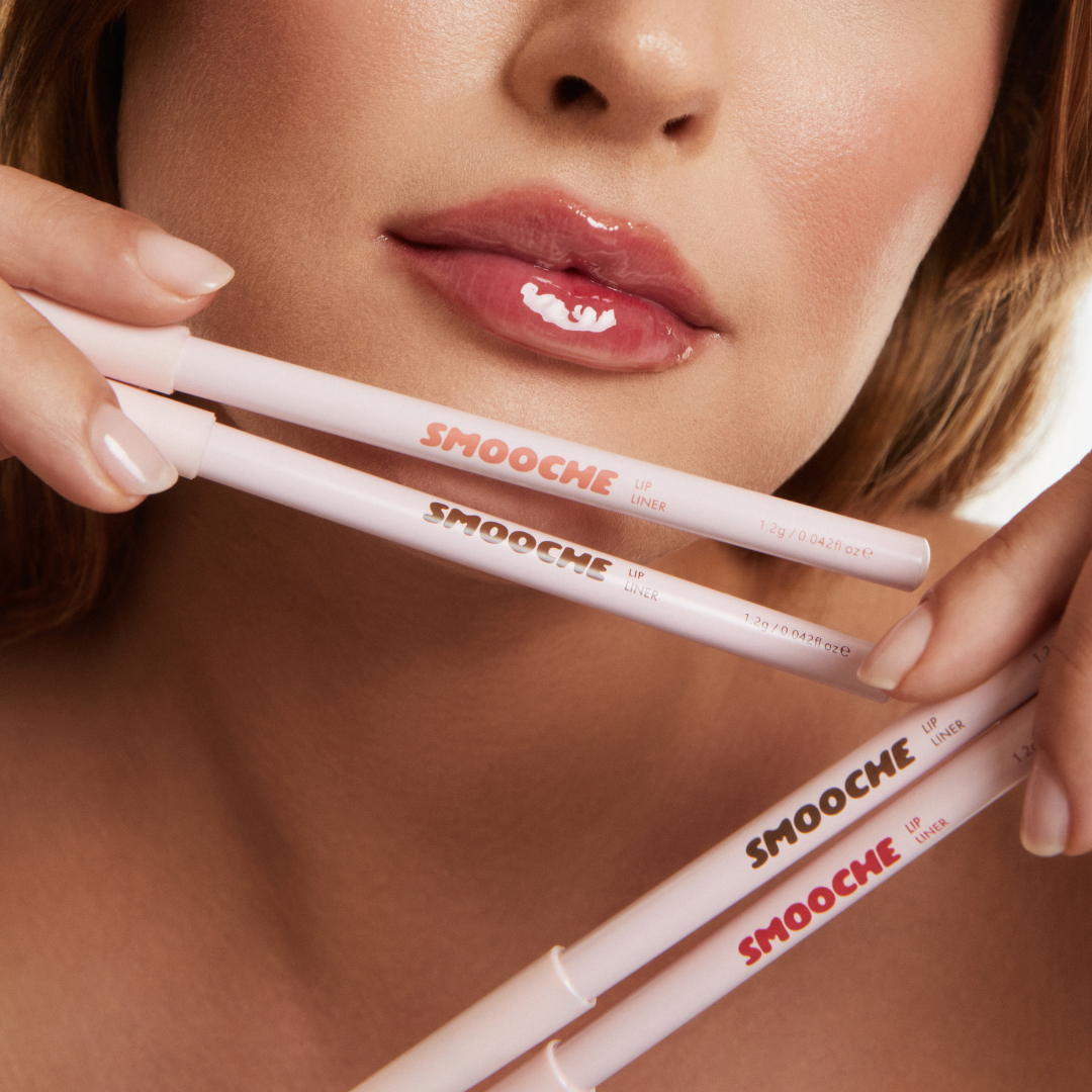 Smooche Lip Liner Blush Model